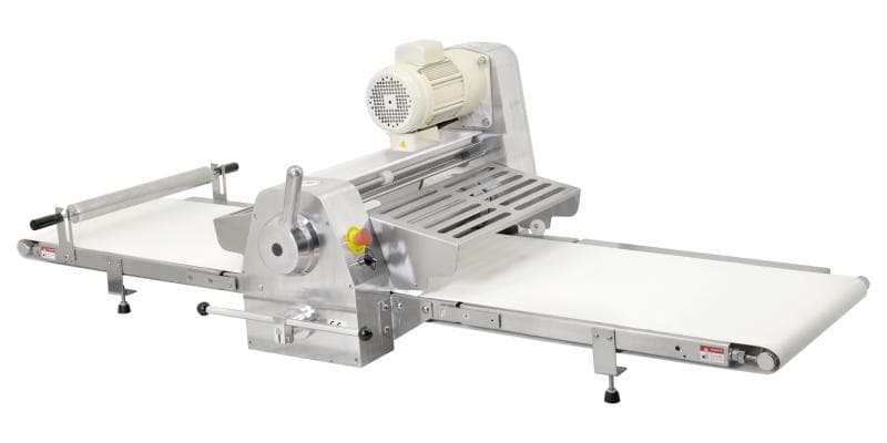 Omcan 42154 Laminoir à pâte de table en acier inoxydable avec convoyeur de 88″ – 0,75 HP (550 W), 220 V, monophasé