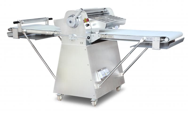 Omcan 44135 Laminoir à pâte sur pied en acier inoxydable avec convoyeur de 88″ – 0,75 HP (550 W), 220 V, monophasé