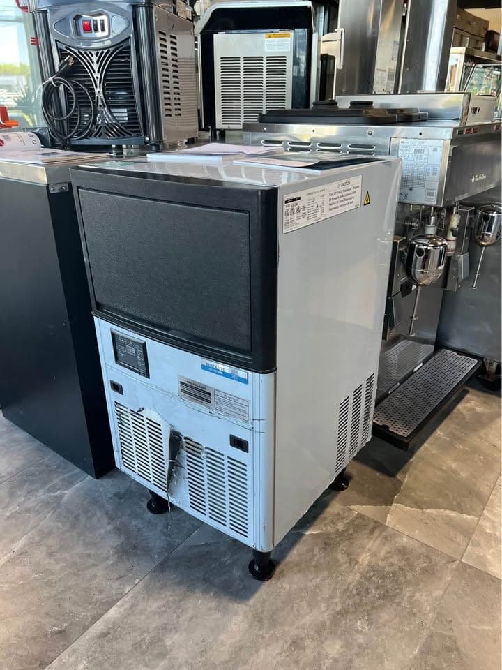 Commercial Undercounter Ice Machine, 120 lb/day (Open Box)